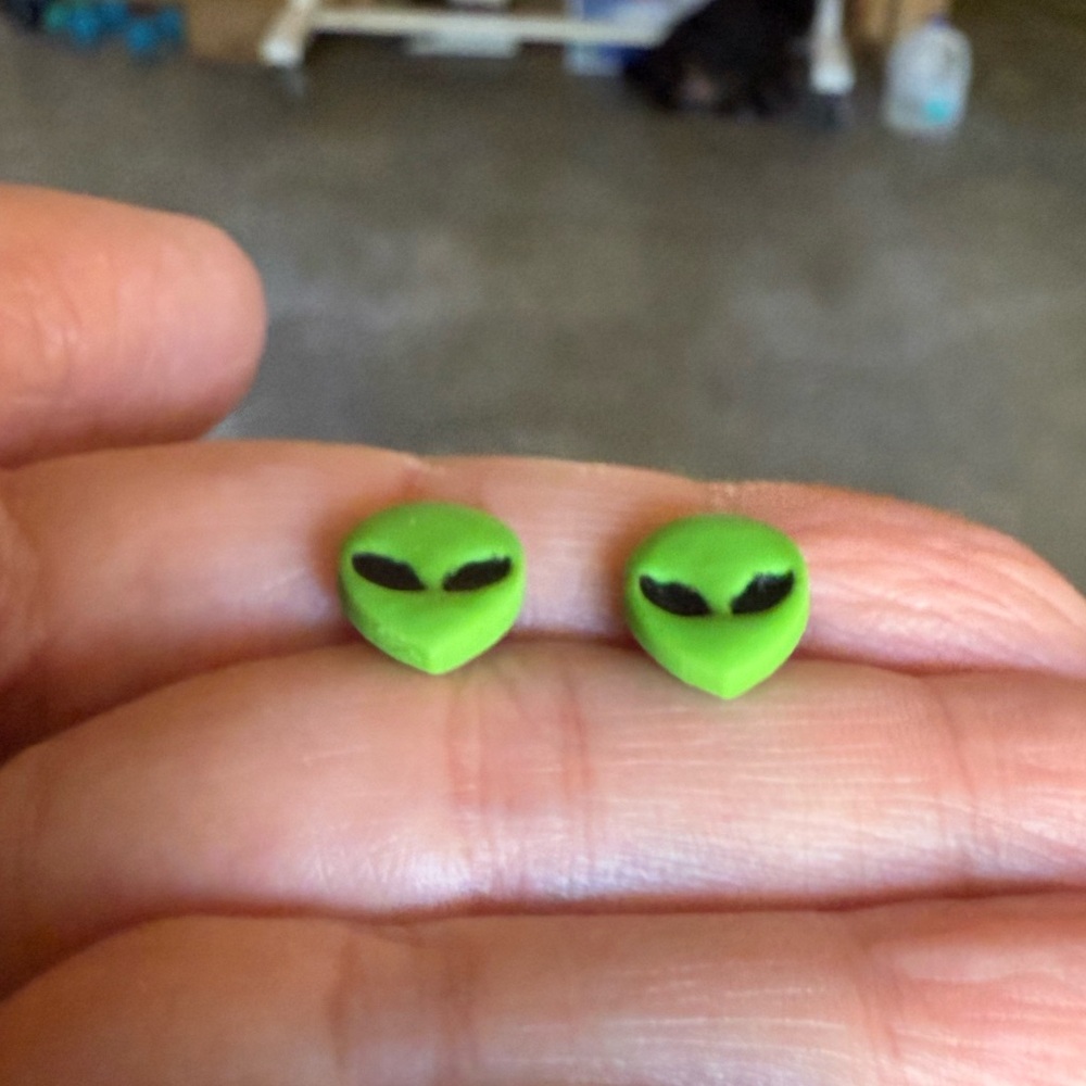 Handmade alien stud earrings - Picture 2 of 3